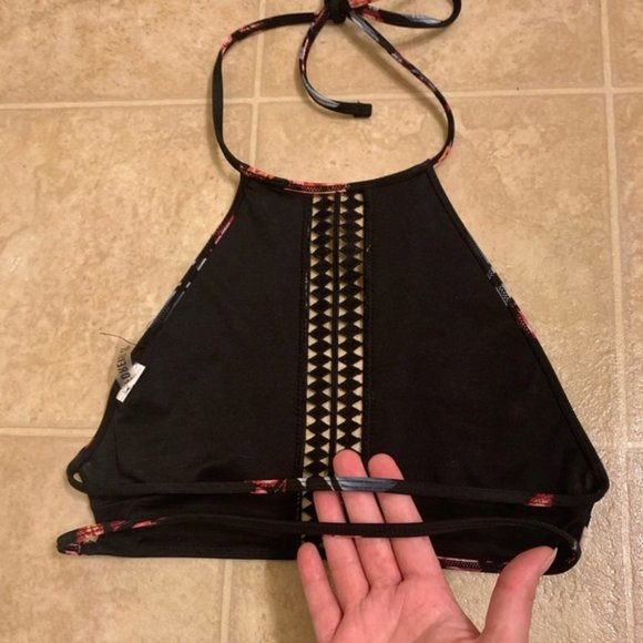 Reposh - Forever 21 Floral Bathing Suit Top - Picture 3 of 10